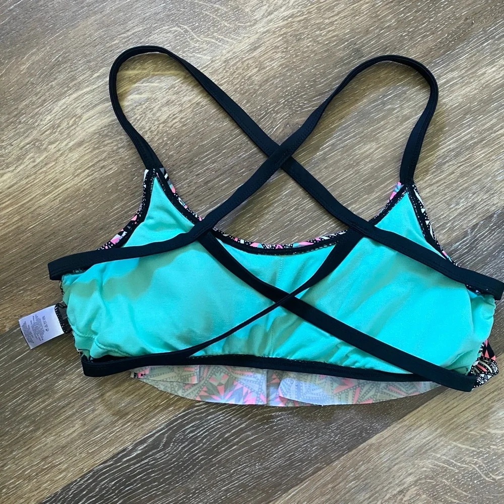 Geometric Patterned Bikini Top - Picture 3 of 5